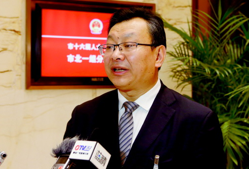 市人大代表李奉利:青島港要開發更多國際航線