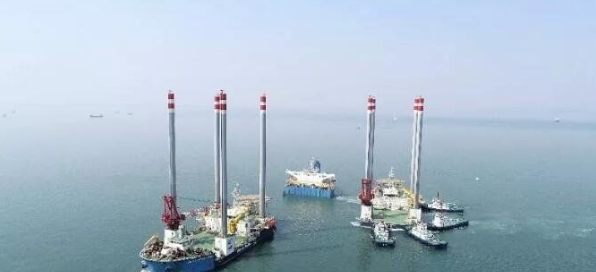 海西重機自升式海工輔助平臺起航