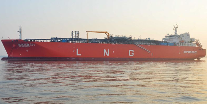 國內(nèi)首艘智能LNG船“海洋石油301”抵津