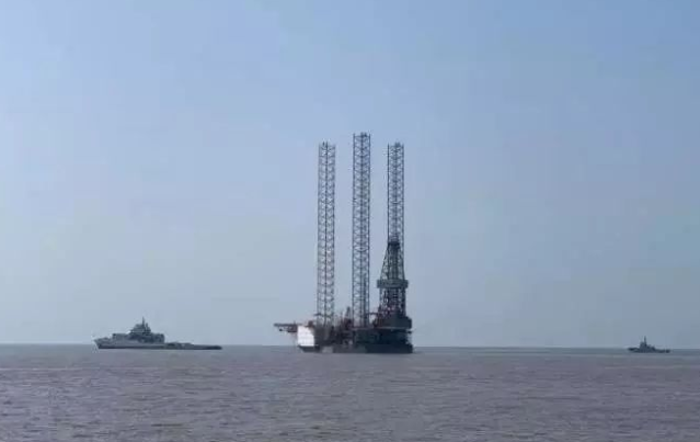 外高橋海工自升式鉆井平臺(tái)起程