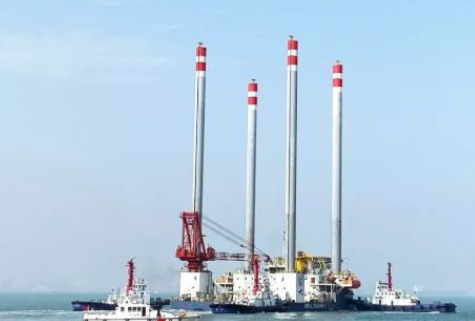 武漢船機兩座自升式海工輔助平臺同時發運