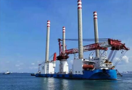 武漢船機建造國內首座1200噸自航自升式風電安裝平臺完工