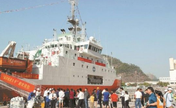 深圳市民參觀“海洋地質九號”科考船