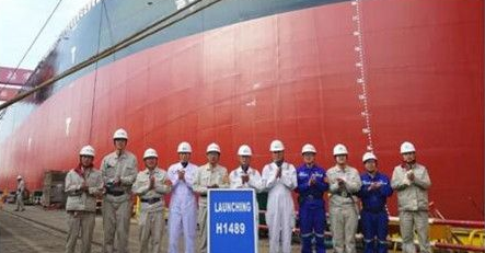 外高橋造船為北極星航運建造首制18萬噸散貨船出塢