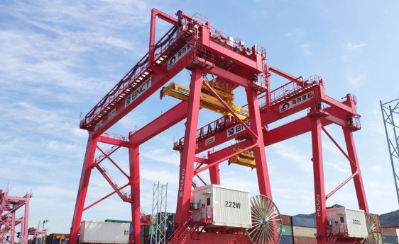 武漢船機海西重機兩臺40噸自動化軌道吊順利交付